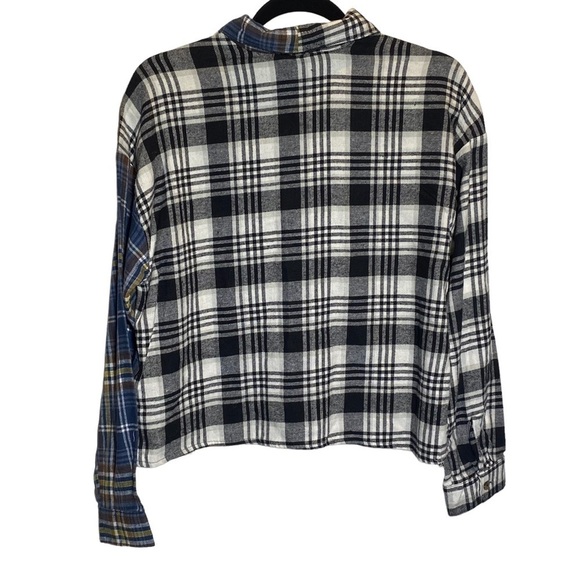 Planet Gold women's Medium mixed plaid cropped boxy flannel shirt long sleeve - Picture 3 of 6